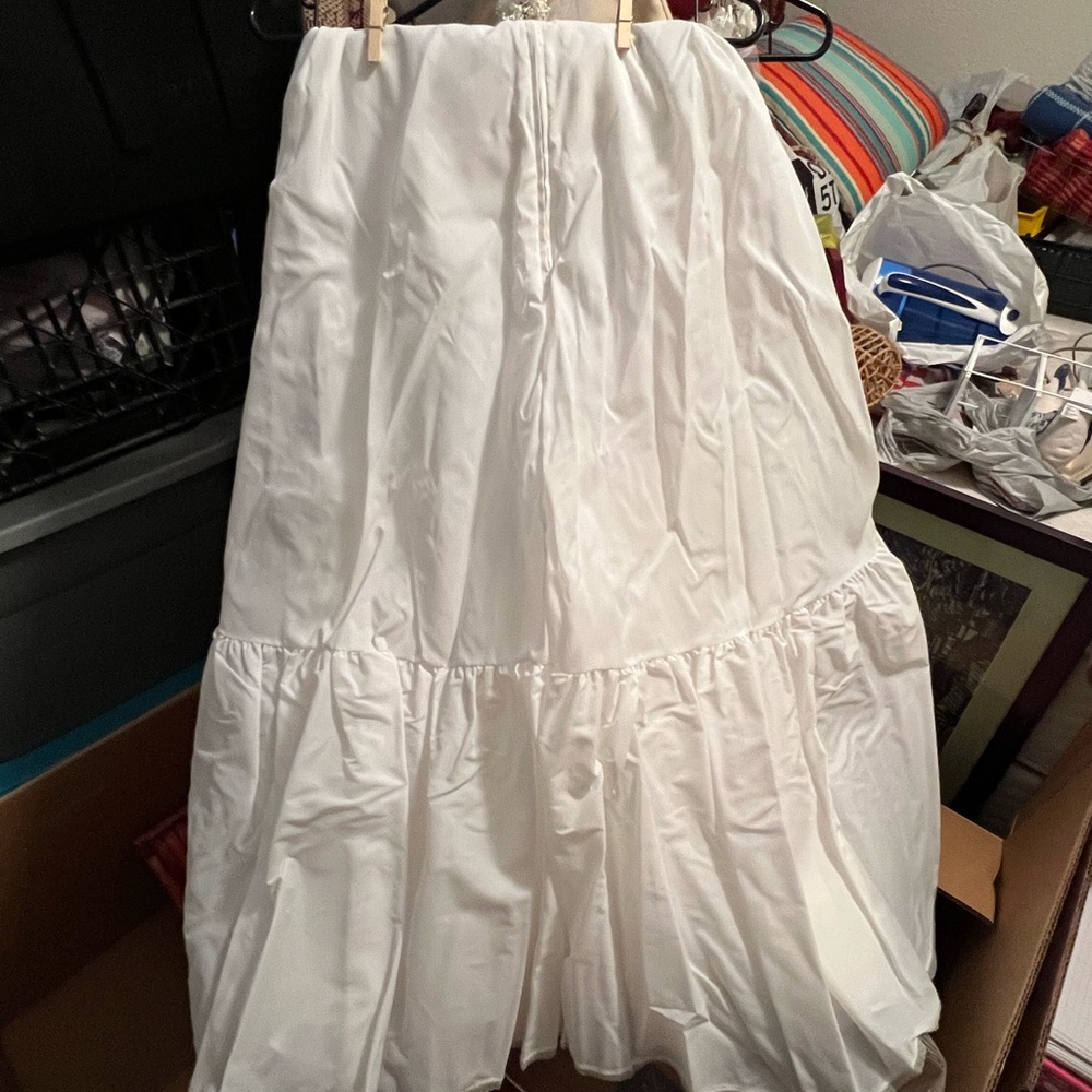 Wedding Dress with train, Petticoat, Veil - Picture 7 of 8